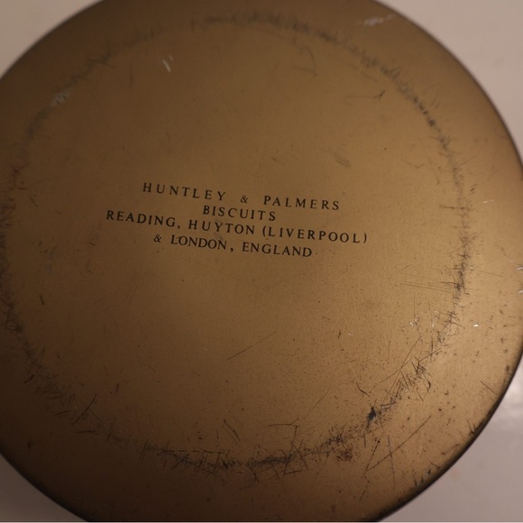 Vintage Ornate Gold and Blue Decorative tin - Picture 5 of 10